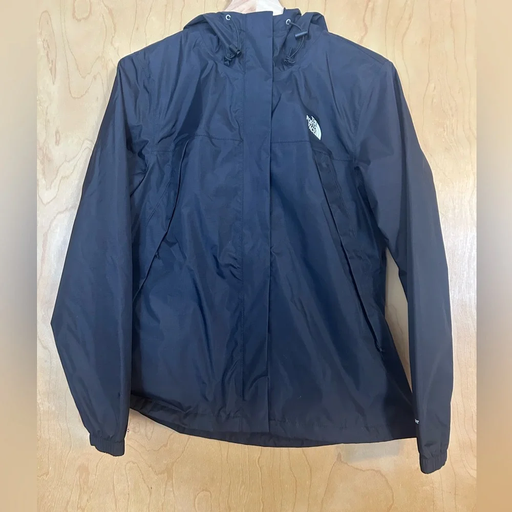 The North Face Women's Black Jacket - Picture 1 of 3